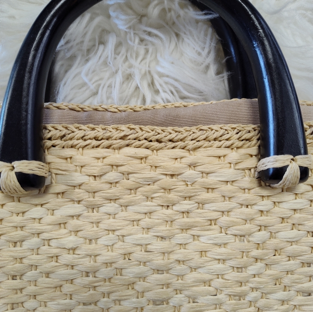 Ann Taylor large boho woven straw tote beach bag with wooden handles - Picture 2 of 9